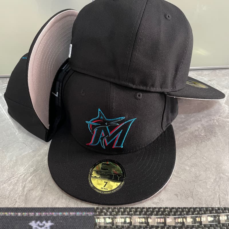 Casquette fermée de baseball brodée de haute qualité, style classique transfrontalier, de la Ligue sportive américaine, avec visière plate.