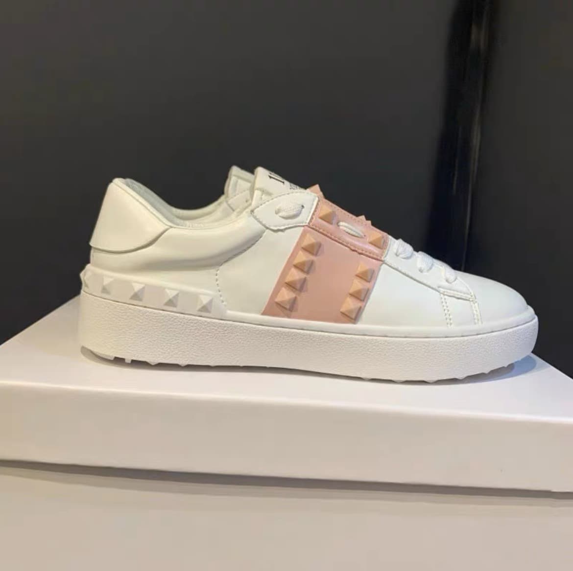 Hualun V – petites chaussures blanches à rivets en cuir pour hommes et femmes, polyvalentes, quatre saisons, pour la maison, loisirs, printemps au