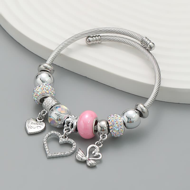 2023 Pan Family Style Female Love Heart-shaped Hand Jewelry Couple Gift Bracelet