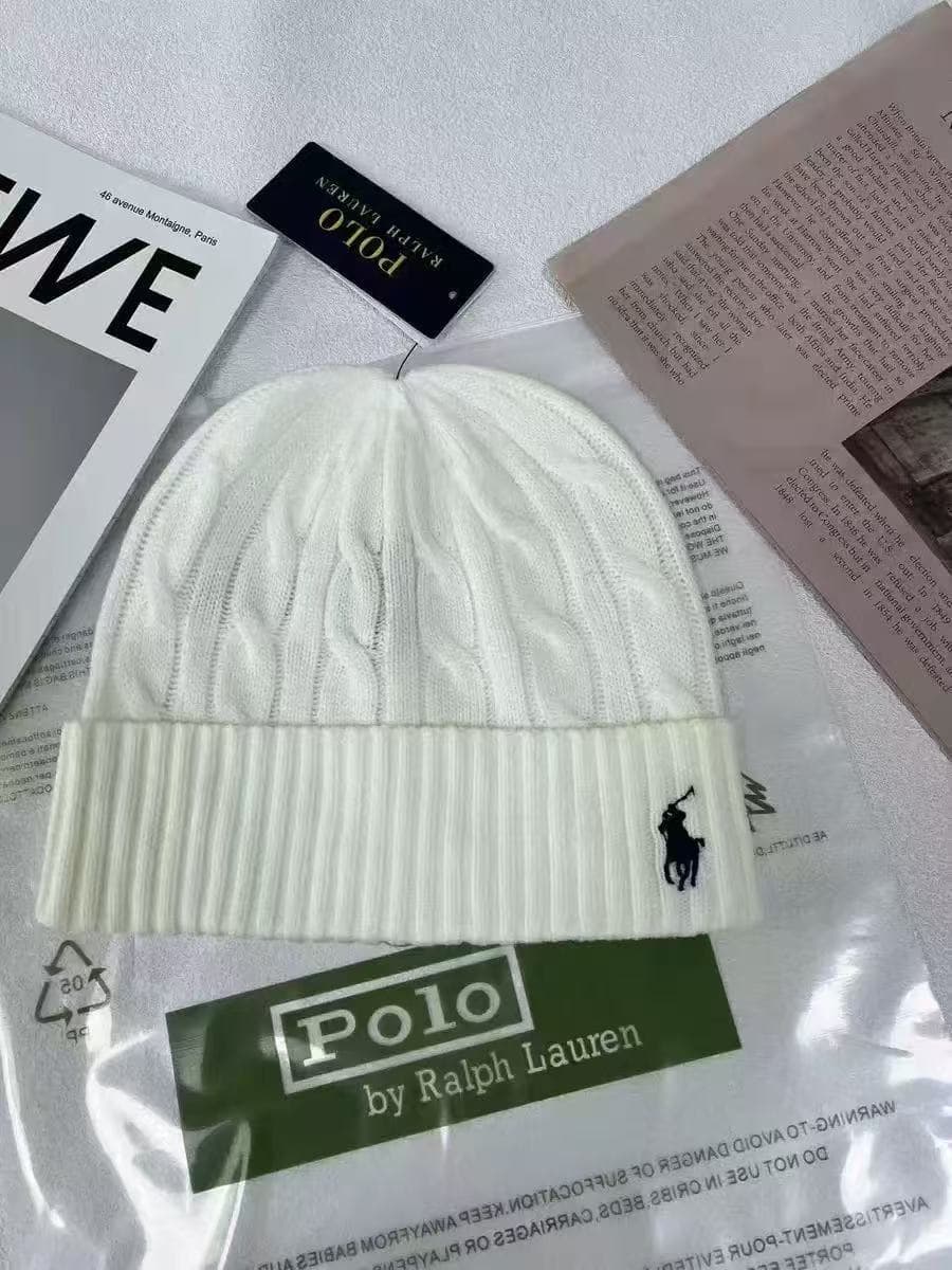 Polo gris en laine chaude brodée du logo Ralph Lauren (réf. 2025RL), idéal pour les couples par temps froid.