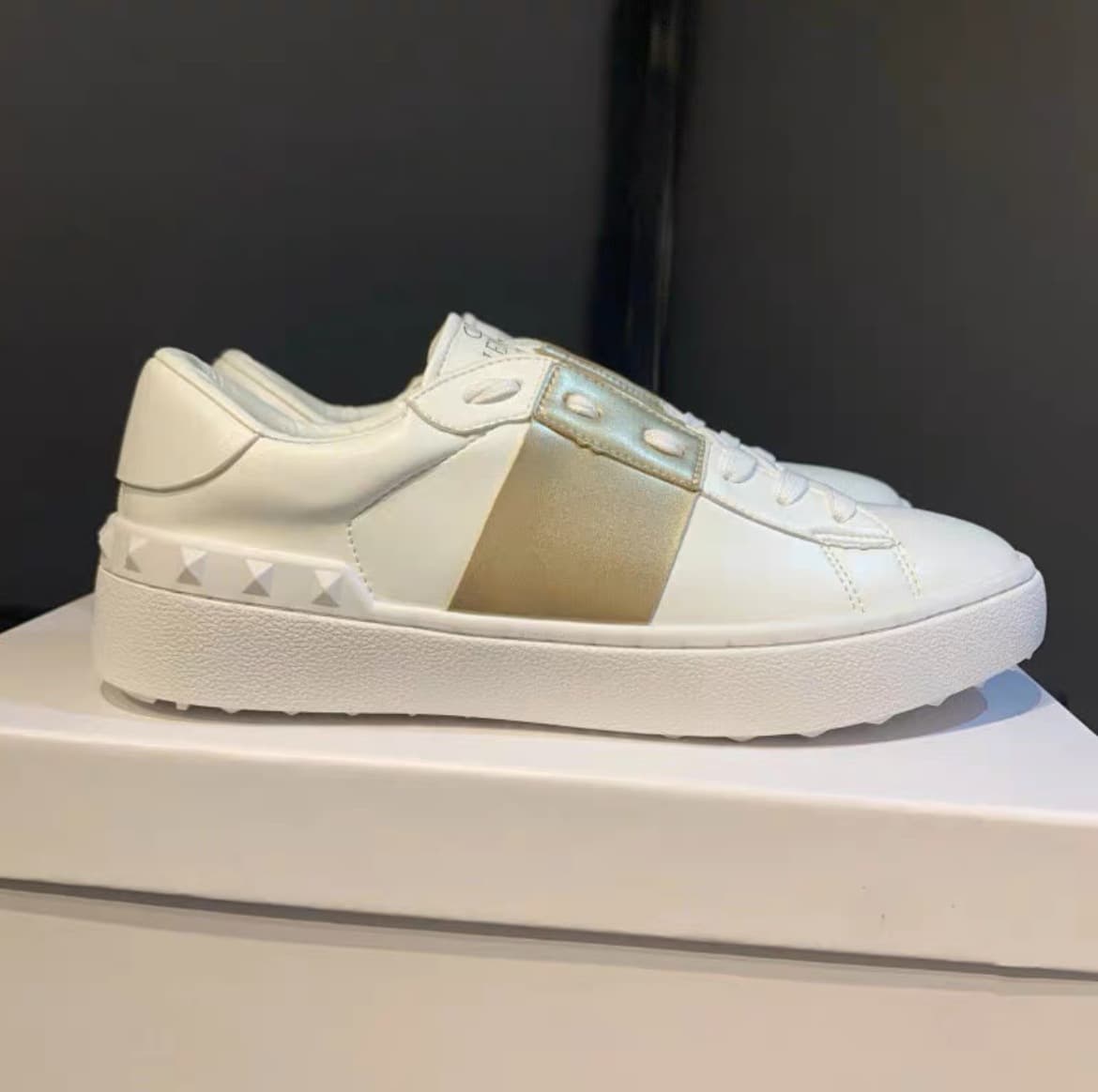 Hualun V – petites chaussures blanches à rivets en cuir pour hommes et femmes, polyvalentes, quatre saisons, pour la maison, loisirs, printemps au