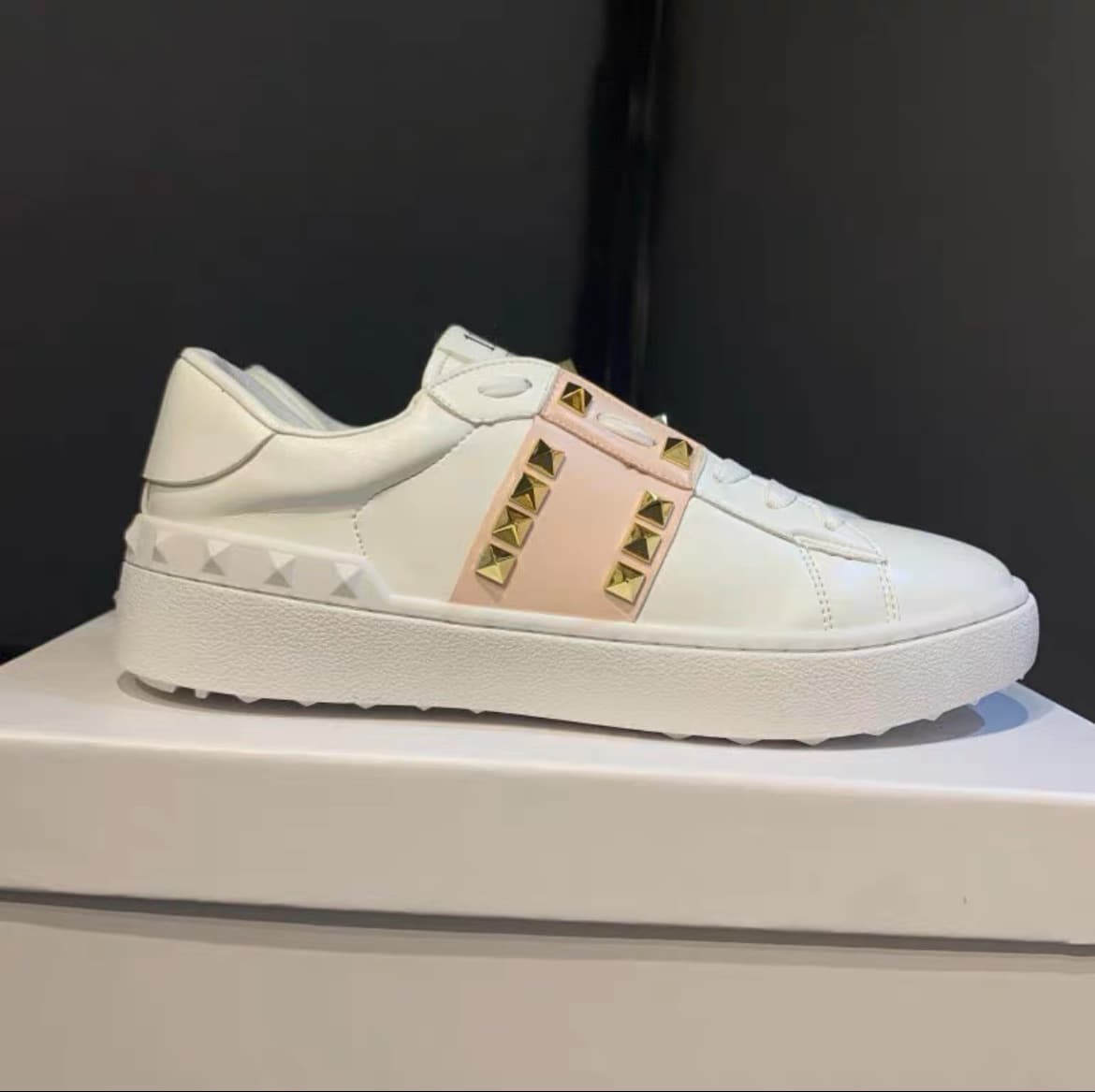 Hualun V – petites chaussures blanches à rivets en cuir pour hommes et femmes, polyvalentes, quatre saisons, pour la maison, loisirs, printemps au