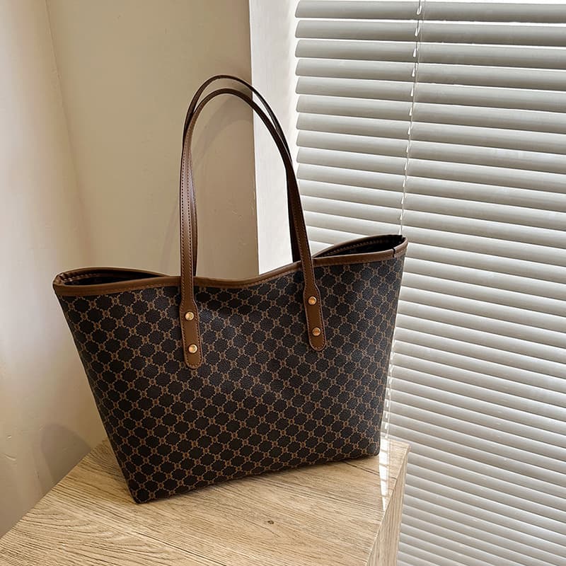 Work Commute Large Capacity For Women New Letter Print Tote 2025 Spring Fashion Underarm Bag