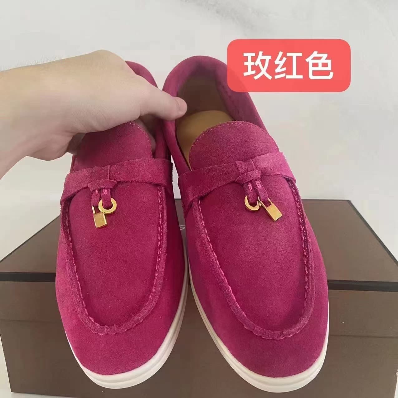 Mocassins LP assortis haut de gamme en cuir de vache avec pendentif à pompon et semelle plate, mocassins à surface souple