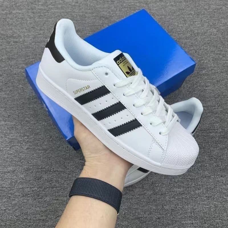 Été Nouveau Shell Clover Unisexe Couple Mode Tendance Décontracté Étiquette Dorée Polyvalent Chaussures Blanches