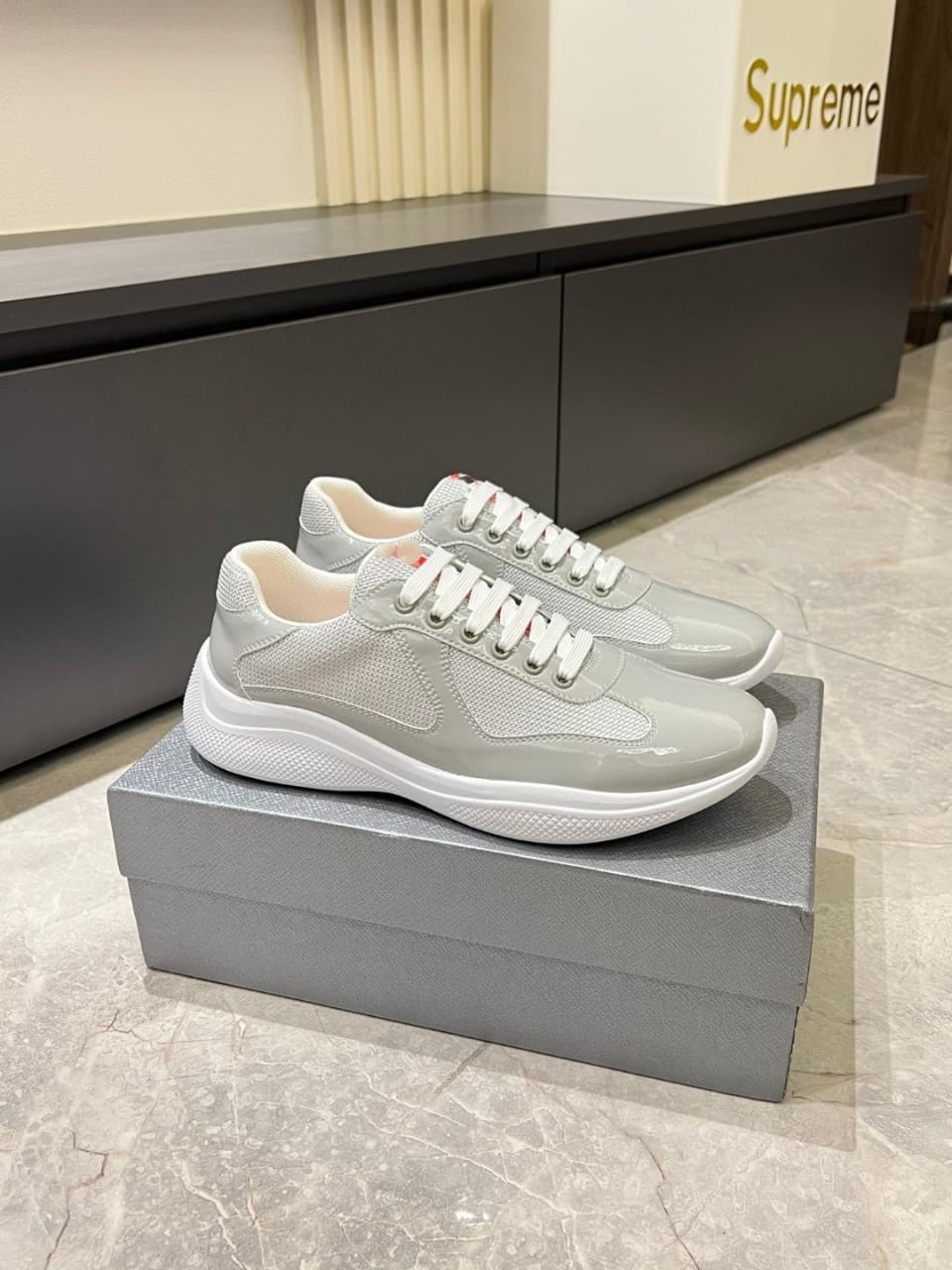 Chaussures de sport décontractées authentiques pour hommes de marque P, style coupe de l'Amérique, en cuir verni brillant, style couple