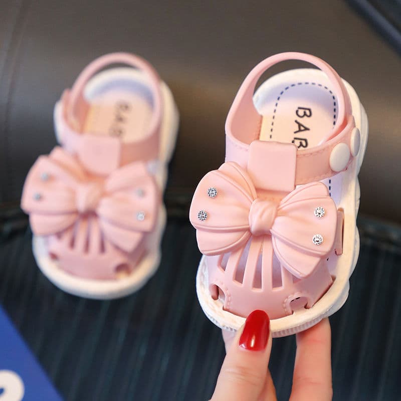 Children's Sandals New Style Closed Toe Summer Girls Baby Infant 1 3 Years Old Non Slip Soft Sole Home Outdoor Wear Toddler Shoes