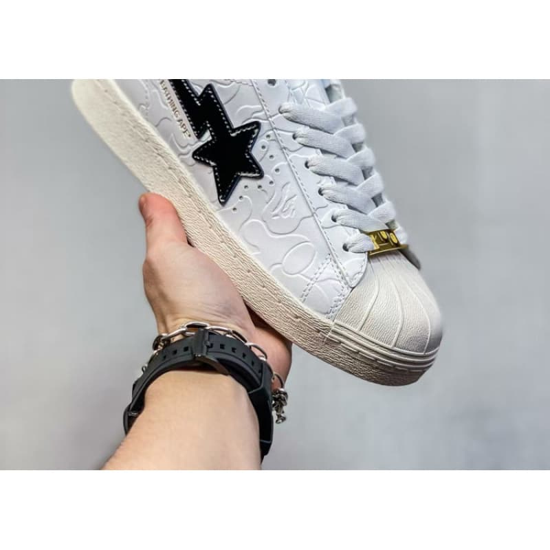 Baskets BAPESTA New SUPERSTAR en cuir, style décontracté et polyvalent, idéales pour les étudiants. Étiquette et boîte d'origine.