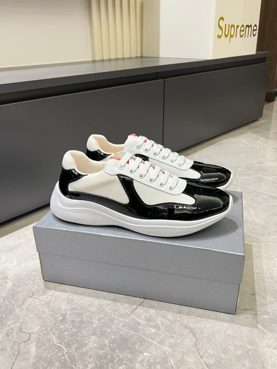 Chaussures de sport décontractées authentiques pour hommes de marque P, style coupe de l'Amérique, en cuir verni brillant, style couple