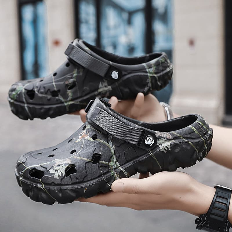 Fashion Men Slippers Comfort Beach Sandals Non-slip Garden Slides Chef Shoes Summer Casual Shoes Nurse Doctor Shoes Flip Flops