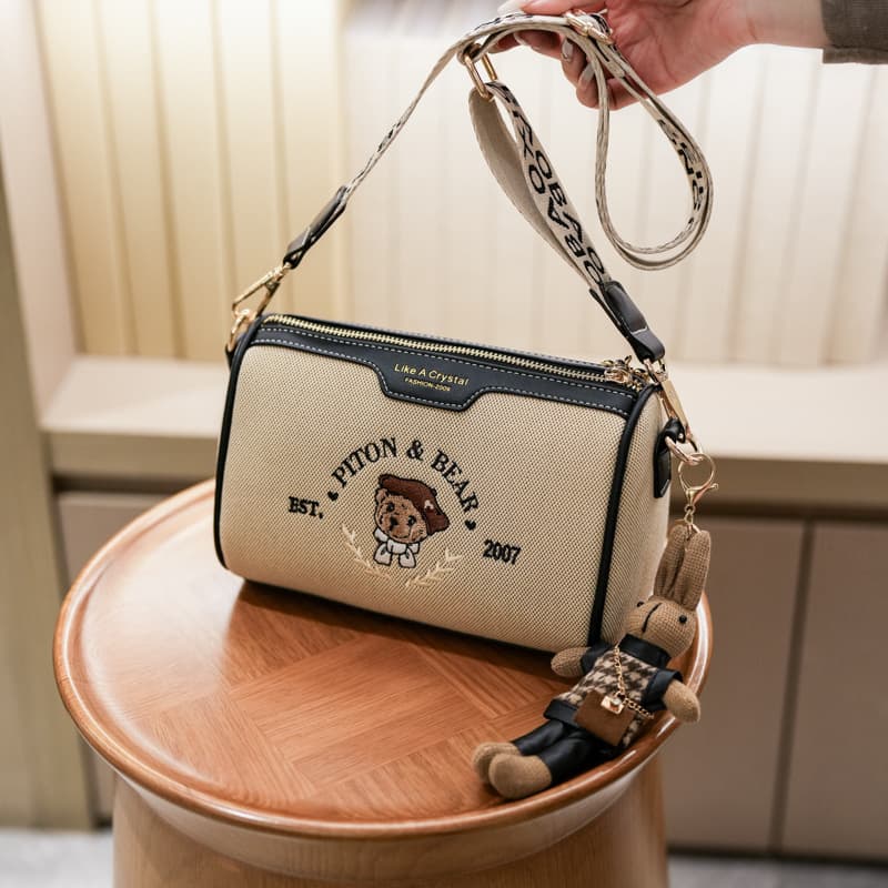 Women's Bags Source Factory Urban Simple Fashion Leisure Commuter Shoulder Messenger Bag Women's Retro Classic Pillow Bag