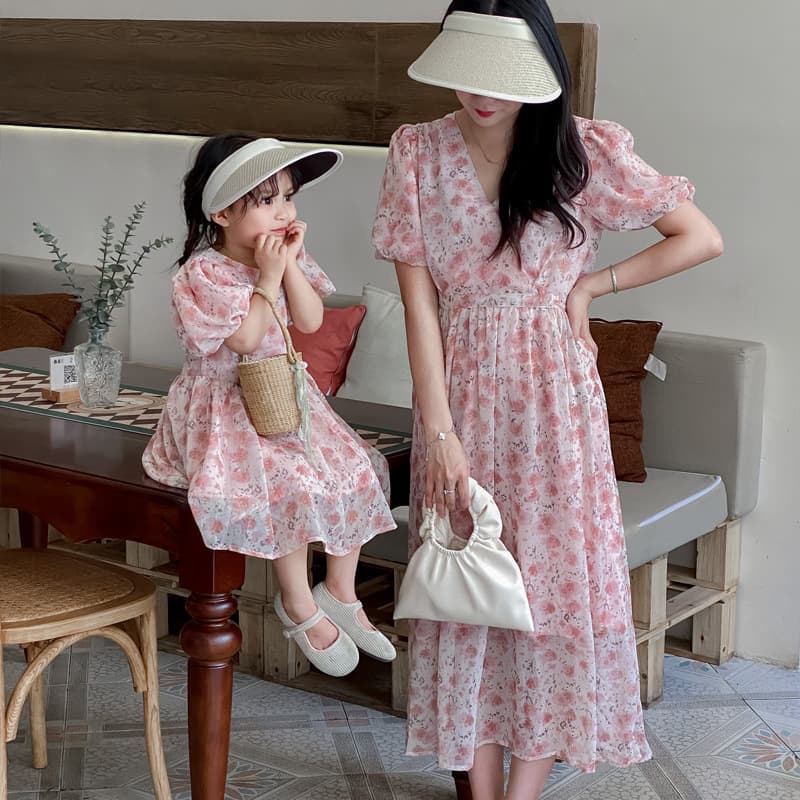 Mother & Kids Parent-child summer dress 2024 new short-sleeved chiffon Korean style floral style thin cool mother and daughter dress
