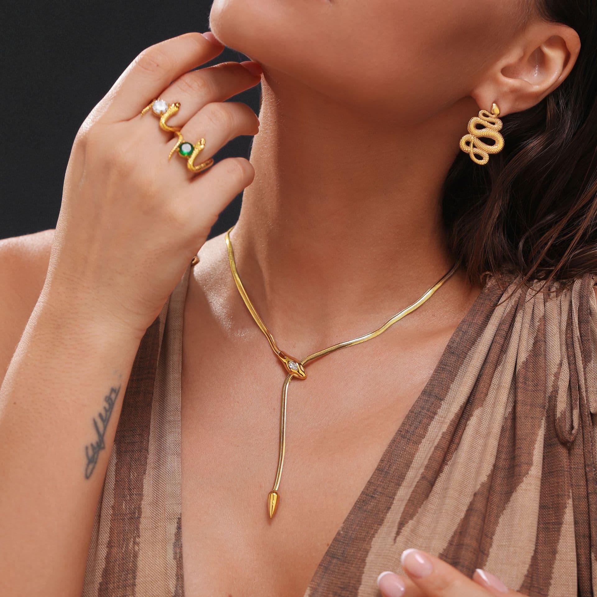 Women's Jewelry Gold Plated Titanium Steel Retro Unique Snake Shaped Zircon Clavicle Blade Chain Necklace