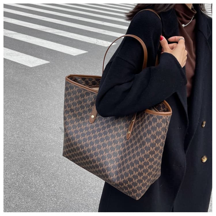 High End And Large Capacity Bag Niche And Versatile Commuting Bag Women's New Trendy Texture Hand-held Tote Bag Large Bag