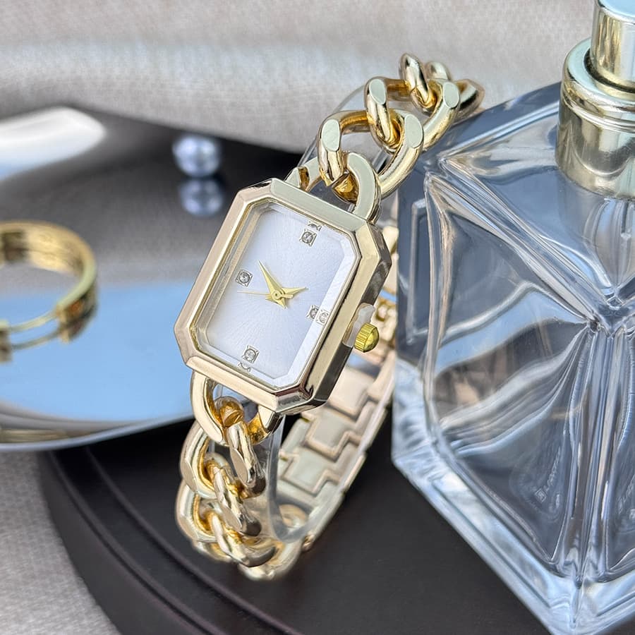 Women's Watches New Chain Watch Rectangular Bracelet Ladies Quartz Watch With Diamonds Light Luxury All Match Niche Small Fragrance Style Gold Watch