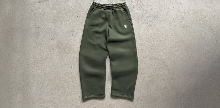 Ensemble unisexe à capuche brodée, manches longues, noir et bleu, style sportswear confortable et ample, composé d'un sweat-shirt et d'un pantalon