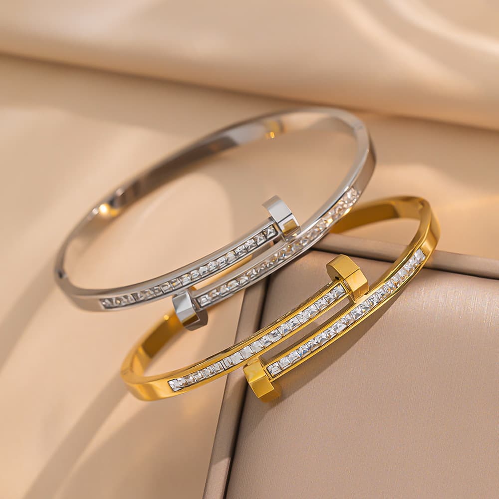 Fashionable and trendy personalized nail bracelet with micro inlaid zircon, niche design, exquisite titanium steel bracelet, ladies' high end jewelry