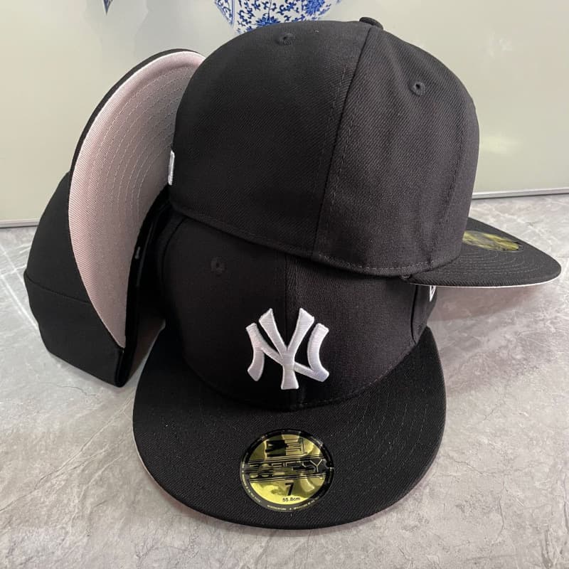 Casquette fermée de baseball brodée de haute qualité, style classique transfrontalier, de la Ligue sportive américaine, avec visière plate.