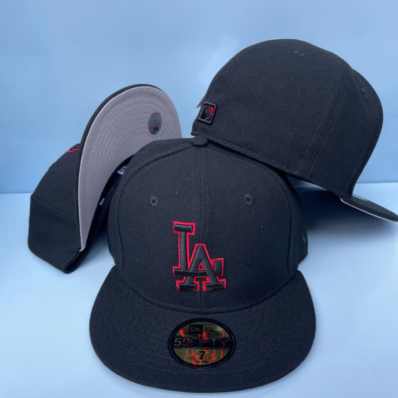 Casquette fermée de baseball brodée de haute qualité, style classique transfrontalier, de la Ligue sportive américaine, avec visière plate.