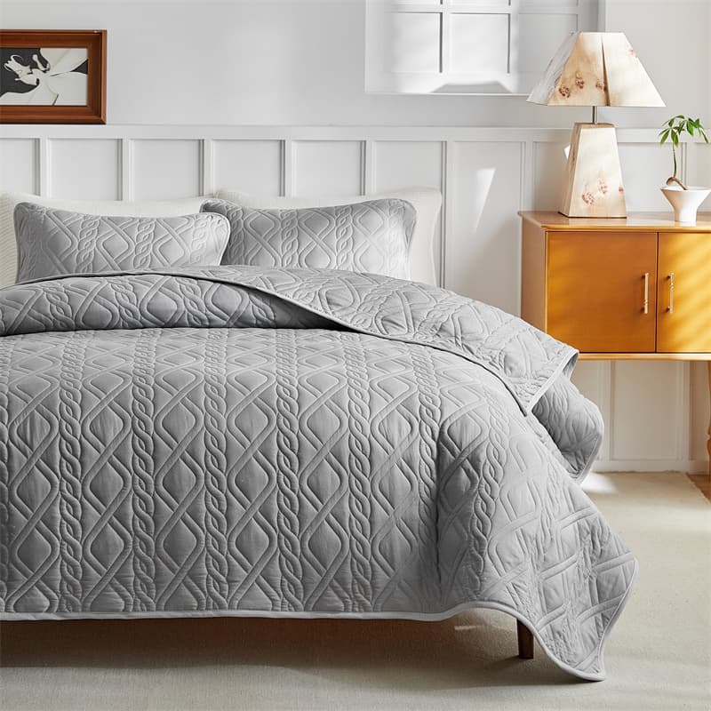 Double Sided Bedspreads - Soft Bed Summer Quilt Lightweight Bedspread- Modern Style Coverlet For All Season - 3 Piece (1 Quilt, 2 Pillow Shams)