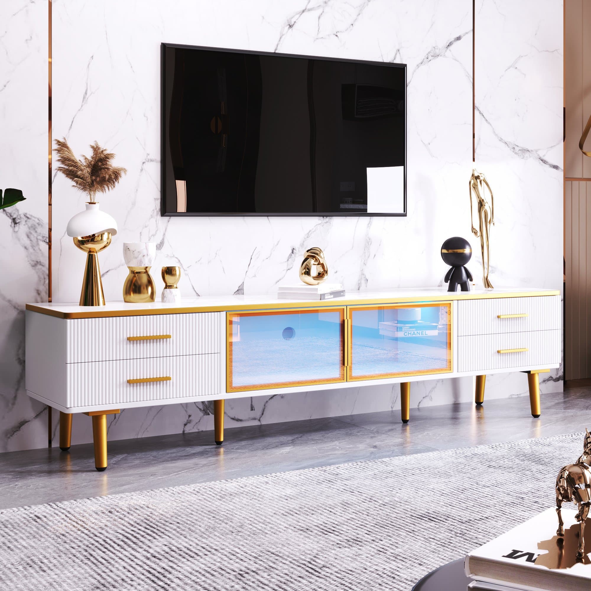 Meuble TV mobile en marbre avec 4 pieds, 4 tiroirs structurés avec poignées dorées et deux portes en verre trempé, Blanc