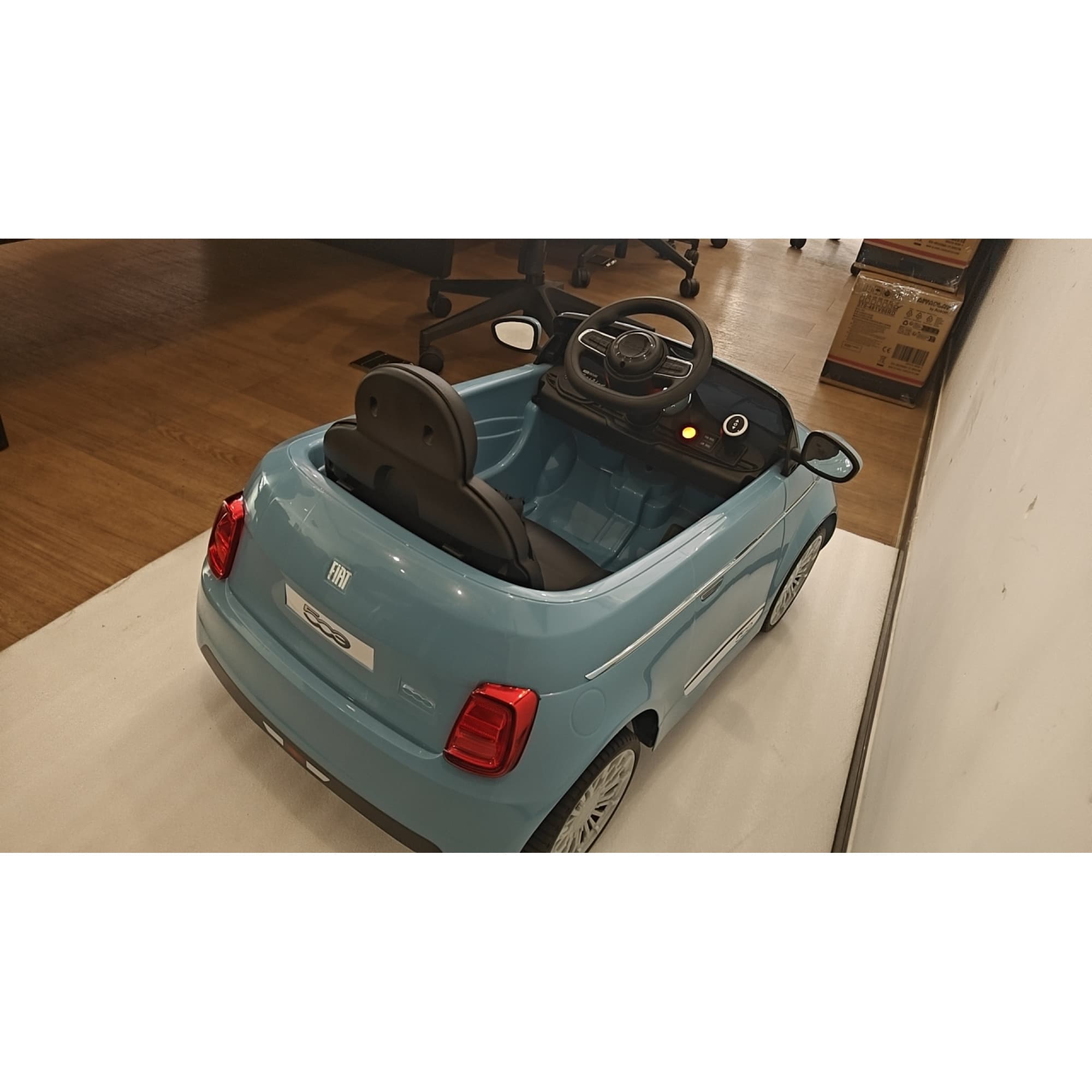 AIYAPLAY Voiture électrique pour enfants 12V Fiat 500, Batterie lithium, 2 Moteurs, Télécommande, 3-6 Ans, Bleu