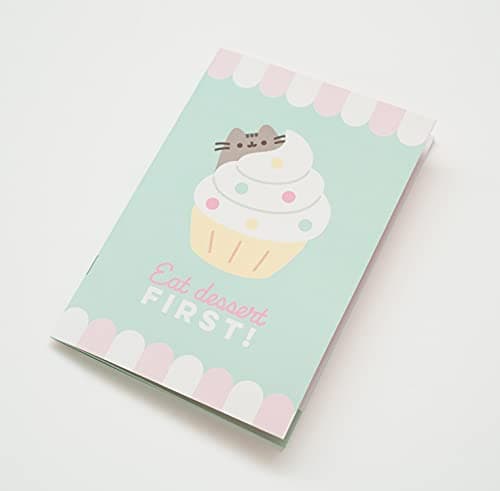 Grupo Erik - Set De Papeterie Pusheen Foodie Collection | Inclut : 1 Stylo Gel, 1 Surligneur, 1 Crayon De Papier, 1 Carnet A5, 1 Taille-Crayon, 8 Trombones, Trousse | Fournitures Scolaires Kawaii