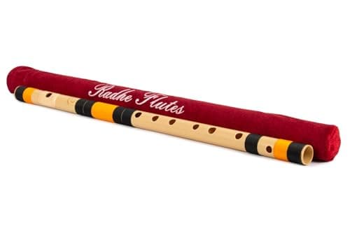 Radhe Flutes | C Bansuri central pour droitier | accordé avec Tanpura A = 440 Hz | Flûte en PVC + housse en velours + cours de flûte hindi et anglaise (noir et orange)