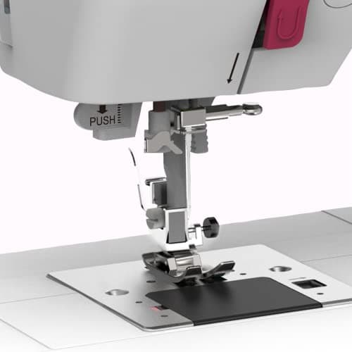 Bernette Sew&GO8 Machine à coudre ordinateur avec 197 programmes de couture, bras libre, écran multifonction, couture, patchwork, matelassage, White