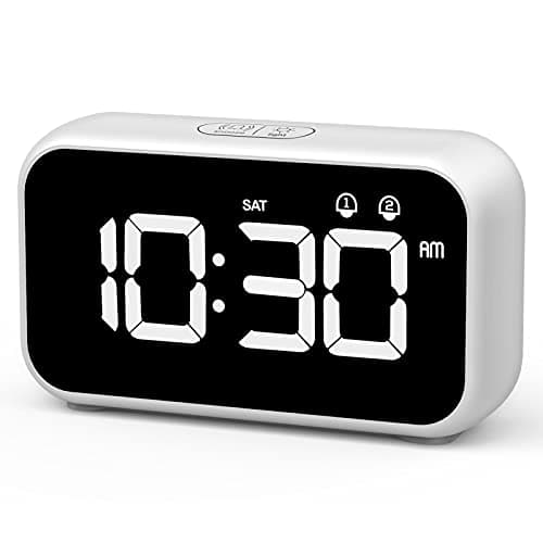 HOMVILLA Réveil Numérique LED avec Fonction Snooze, 2 Alarmes, Surface Miroir Rechargeable USB 12 / 24H pour Bureau de Chambre