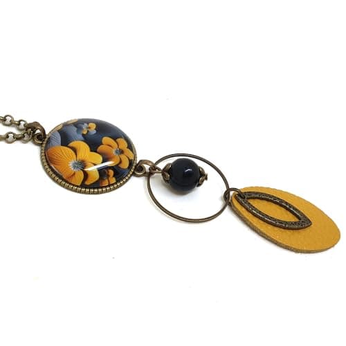 Grand Collier Sautoir Illustré de fleurs jaune et gris anthracite, pendentifs en cuir et métal, Métal Bronze avec cabochon en Verre - Fleurs de Lin