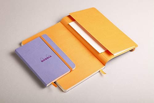 RHODIA 117308C - Carnet Souple Saphir - A6 10,5 x 14,8 cm - Ligné - 144 pages - Papier Clairefontaine Ivoire 90 g/m2 - Marque-Page, Fermeture Élastique - Couverture Simili Cuir