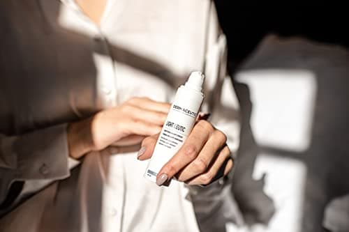 Light Ceutic de Dermaceutic - Crème de nuit unifiante contenant de l'Acide Glycolique en solution, de l'Acide Phytique en solution et un Complexe de Vitamine C - 40ml