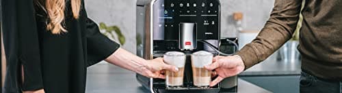 Melitta Barista TS Smart Noire, Machine à Café à Grain avec Broyeur, Connectée, Système One Touch, Double bac à grains, 21 spécialités, Mode 1 à 2 Tasses, Automatique, Écran Couleur TFT, F850-102