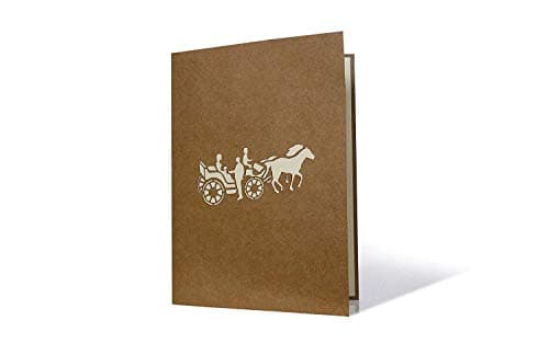 Carte mariage pop up en 3D originale avec couple de mariés avec chevaux et calèche, peut être utilisée comme carte d'invitation, carte de félicitations ou carte de remerciements. Avec enveloppe.