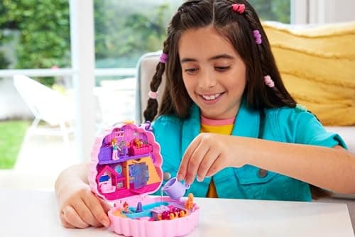 Polly Pocket Coffret Toilettage Caniche avec 2 Figurines, 12 Accessoires, 2 Accessoires Qui Changent De Couleur, Jeu D’Eau, Jouet Enfant, Dès 3 Ans, HKV35