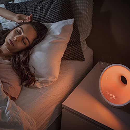 Philips Eveil-lumière et simulateur d'aube connecté, lumière et sons personnalisés, capteur d'environnement AmbiTrack, fonction de relaxation et de respiration, App SleepMapper (Modèle HF3671/01)