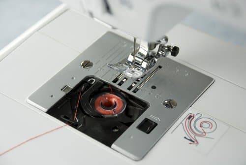 Carina Comfort - Machine à Coudre informatisée pour débutants et avancés avec écran Multifonctions, 40 programmes de Points, Bras Libre, lumière de Couture LED