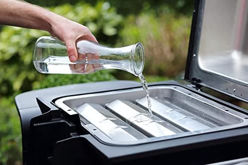 SEVERIN Barbecue électrique avec sonde thermique intégrée SEVO GTS, Gril électrique 3 000 W avec couvercle, Gril sur pieds, fonction démarrage rapide jusqu’à 500°C, Noir, PG 8107