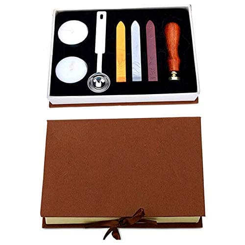 Anbose Kit de cachet de cire Lettre R pour cacheter la cire avec 1 manche en bois, 3 bâtons de cire, 1 cuillère à fondre et 2 bougies blanches (Letter-R)