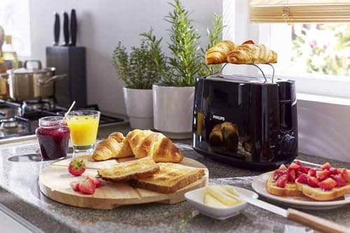 Philips Daily Collection Grille-pain – 2 tranches, 8 réglages Access. réchauffe-viennoiseries intégré, Design compact, Arrêt automatique, Fente Large, Noir (HD2581/90)