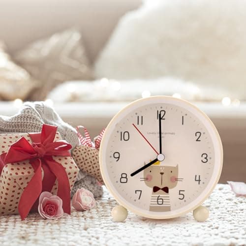 HENGBIRD Réveil Enfant Garçon Fille, Réveil Éducatif pour Enfants -Jour/Nuit Facile à Régler et à Piles Veilleuse Réveil de Voyage Silencieux Non Tic-Tac (Chat Jaune)