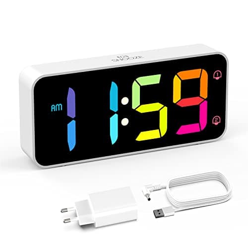 HOMVILLA Reveil, Réveil Numérique avec Grand écran LED, 0-100% Luminosité, 90-120 DB Volume, 2 Alarmes, 12/24H, Fonction Snooze, Port de Recharge USB, (Adaptateur Inclure), Blanc-Couleur