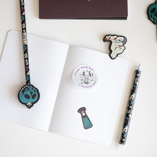 Grupo Erik | Set de Papeterie Disney, Papeterie Kawaii | Inclut : 1 Stylo Bille Gel, 1 Crayon de Papier avec gommes, 4 Surligneurs, 2 Trombones, 3 Carnets A6, Stickers