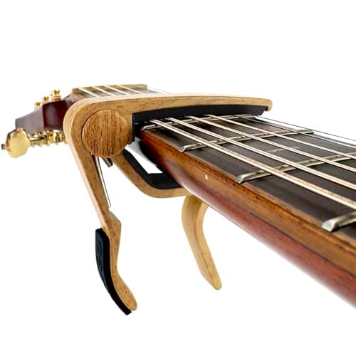 WINGO Capodastre Guitare, Alliage Capo de Guitare Pour 6 Cordes Folk Guitare Acoustique, Guitare Electrique et Ukulélé avec 5 Médiators, Original Bois Couleur.