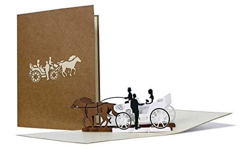 Carte mariage pop up en 3D originale avec couple de mariés avec chevaux et calèche, peut être utilisée comme carte d'invitation, carte de félicitations ou carte de remerciements. Avec enveloppe.
