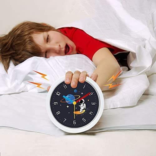 Idota Réveil éducatif pour enfants, sans tic-tac, espace, astronaute, réveil analogique, rond, caricature, réveil, pour garçons, filles, réveil à piles (sans batterie) - Blanc