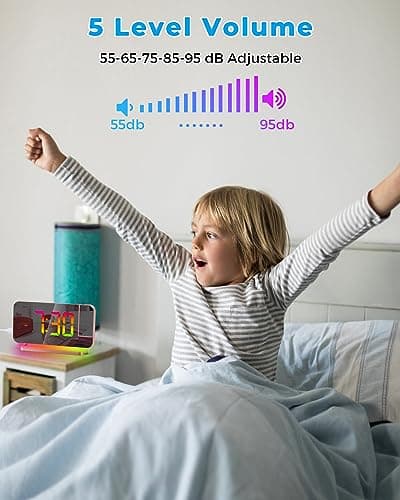 SZELAM Réveil à projection, 18,8 cm avec miroir LED, horloge numérique à projection sur mur de plafond, avec veilleuse RVB, port de charge USB C, gradation automatique, horloge de bureau moderne pour