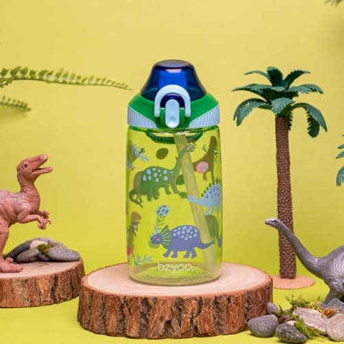 bzyoo Bouteille d'eau pour enfants de 473,6 g – Étanche et facile à ouvrir ! Vert avec de jolis motifs de dinosaures. Dispose d'une poignée et d'une fermeture sécurisée. Comprend une paille pratique