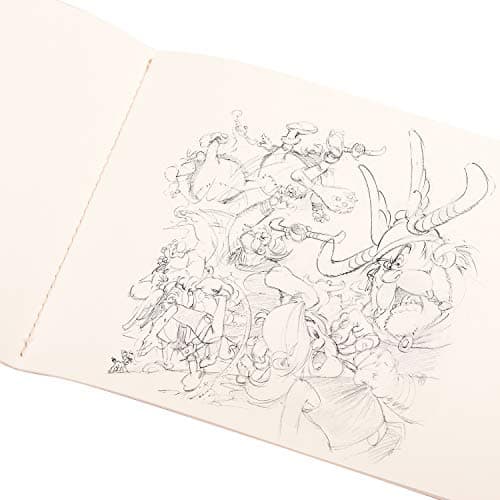 Clairefontaine 813000C - Un Carnet Piqué ''Astérix Crayonnés Sketchbook'' 60 Pages de Papier Dessin Sketch Uni Ivoire 90g, 16x21 cm, Couverture Kraft, 2 visuels, livraison aléatoire